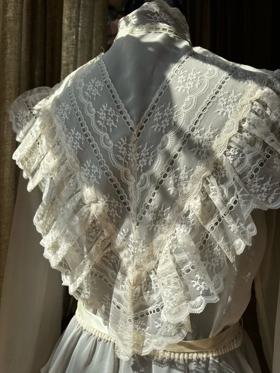 Vintage Victorian-Inspired Blouse - Picture 10 of 11